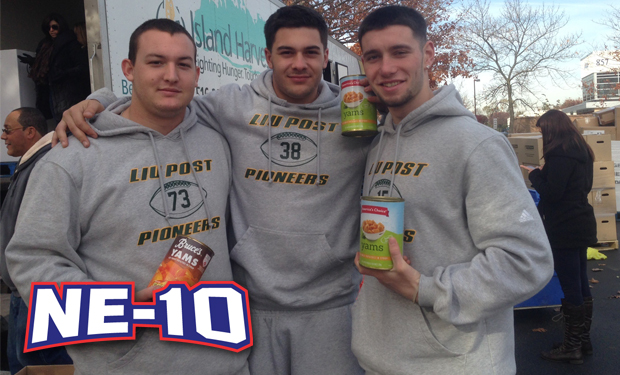 LIU Post Football Helps Fight Hunger With Local Volunteer Project